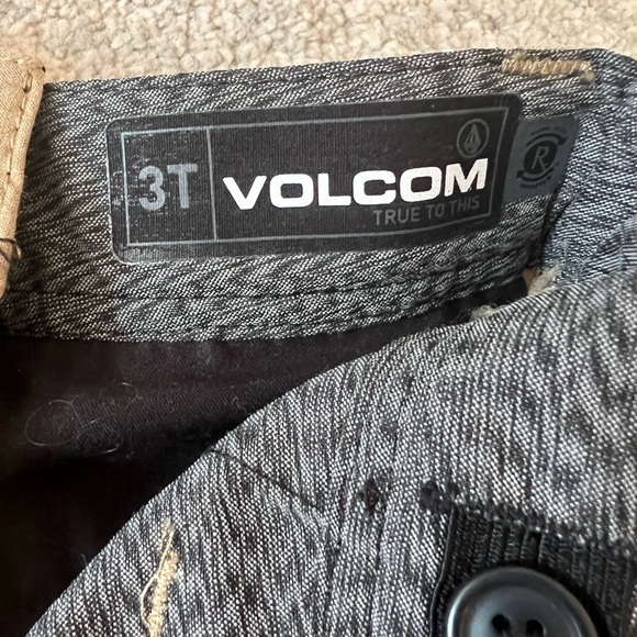 Volcom, quick dry shorts - Picture 3 of 3